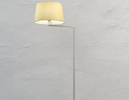 آباژور ایستاده
