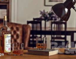 چراغ مطالعه + بطری نوشیدنی + لیوان