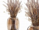 گل های خشک در گلدان مدرن