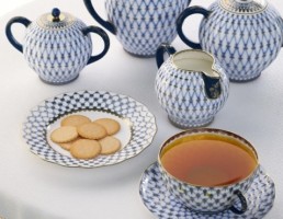 ست قوری و استکان چینی + بیسکوست