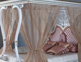تخت خواب سایبان دار