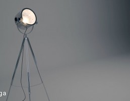 آباژور ایستاده