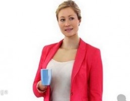 کاراکتر زن ایستاده در حال نوشیدن