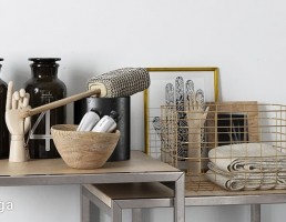 چهارپایه + وسایل آرایشی بهداشتی