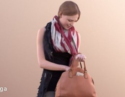 کاراکتر زن ژست گرفته