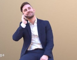 کاراکتر مرد درحال تلفن کردن