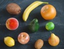 قفسه های میوه ی مغازه