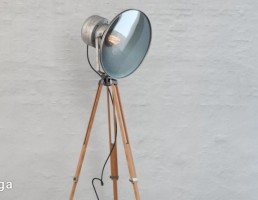 چراغ ایستاده مدرن