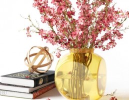 دکور تزئینی گل وحشی با کتاب